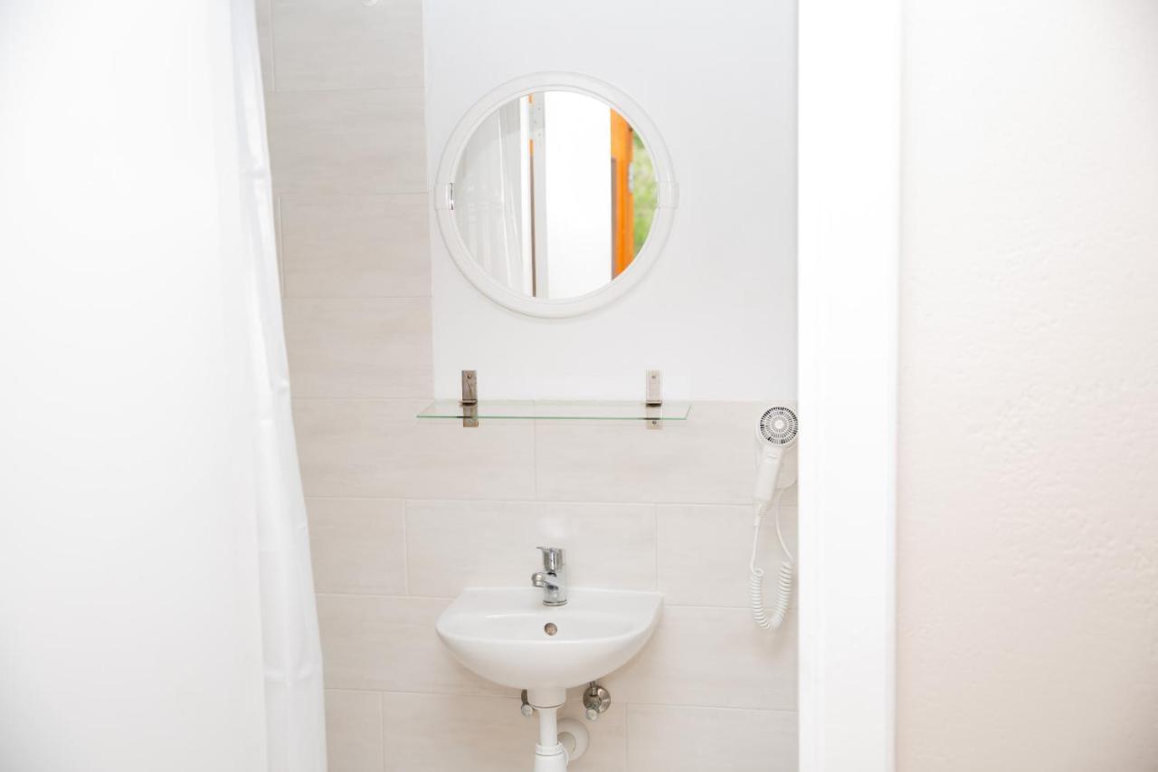 Melynojo Karpio Barza Otel Kinty Dış mekan fotoğraf